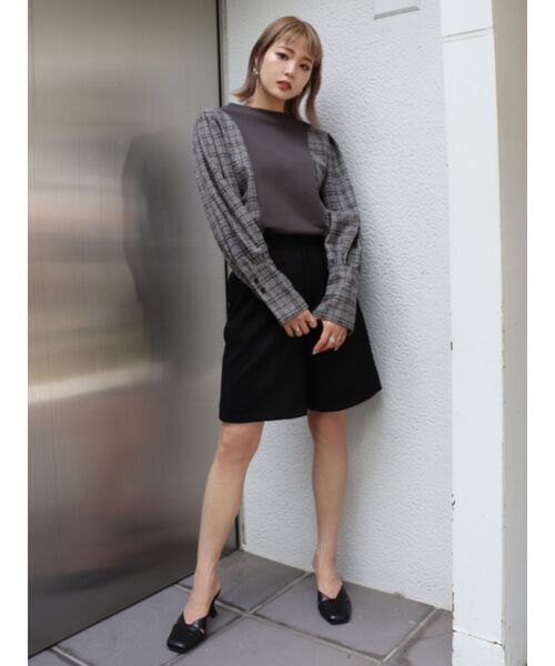 EMODA(エモダ)の「タックウエストハーフパンツ(その他パンツ・レディース・ブラック/ベージュ/グレー/その他・SMALL/MEDIUM)」の5枚目の写真