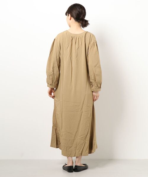 Bab(バブ)の「【WEB限定】ボリュームスリーブシャツワンピース(ワンピース・レディース・オフホワイト/ベージュ/ブラック・38)」の18枚目の写真