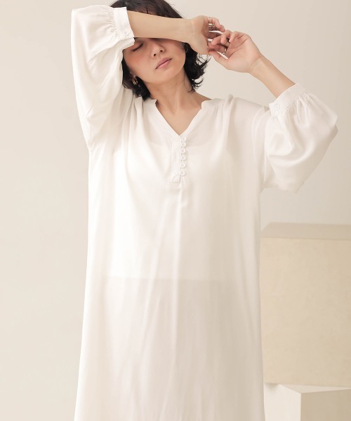 Bab(バブ)の「【WEB限定】ボリュームスリーブシャツワンピース(ワンピース・レディース・オフホワイト/ベージュ/ブラック・38)」の9枚目の写真