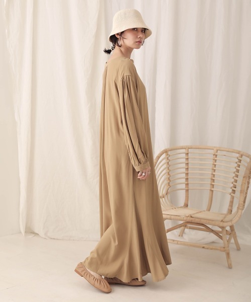 Bab(バブ)の「【WEB限定】ボリュームスリーブシャツワンピース(ワンピース・レディース・オフホワイト/ベージュ/ブラック・38)」の16枚目の写真