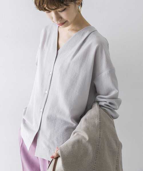 URBAN RESEARCH（アーバンリサーチ）の「Vネックタックシャツ（シャツ/ブラウス・レディース・ライトグレー/オフホワイト/ミント/モカ・FREE）」の3枚目の写真