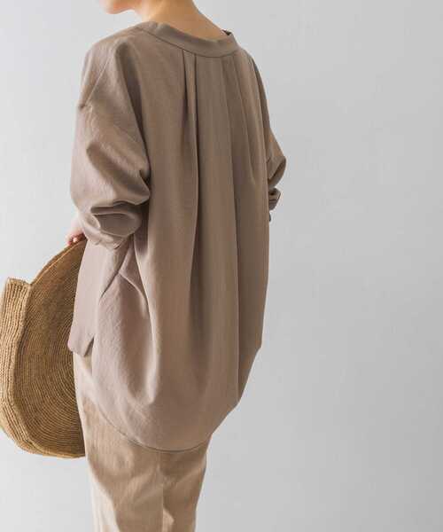 URBAN RESEARCH（アーバンリサーチ）の「Vネックタックシャツ（シャツ/ブラウス・レディース・ライトグレー/オフホワイト/ミント/モカ・FREE）」の6枚目の写真