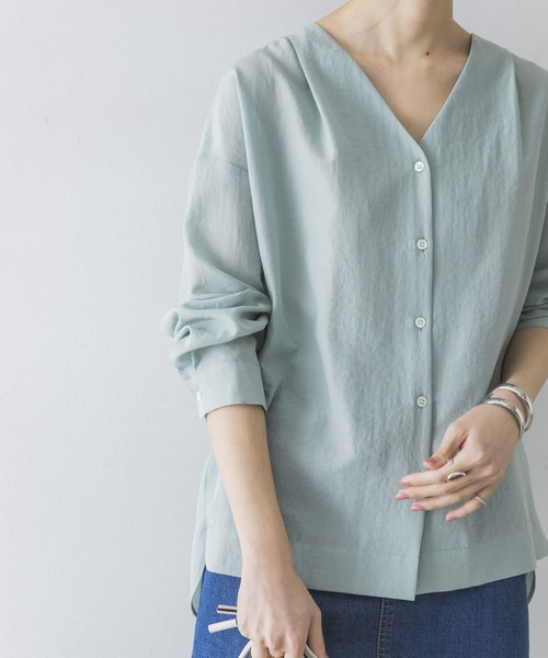URBAN RESEARCH（アーバンリサーチ）の「Vネックタックシャツ（シャツ/ブラウス・レディース・ライトグレー/オフホワイト/ミント/モカ・FREE）」の10枚目の写真