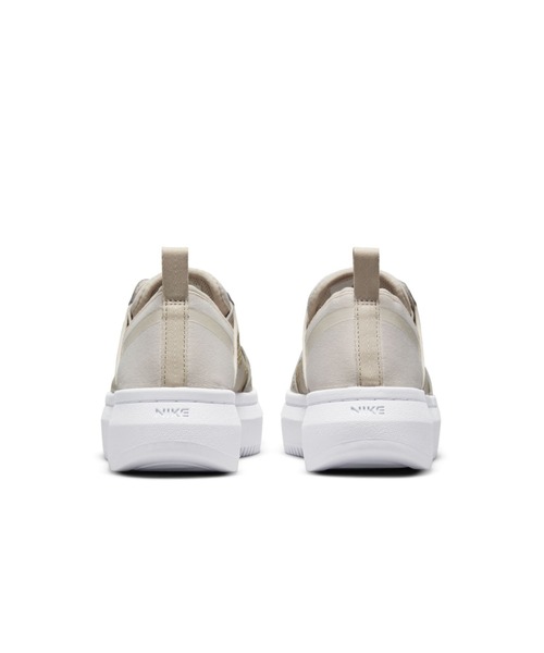 NIKE(ナイキ)の「ナイキ コート ビジョン アルタ ウィメンズシューズ / 厚底 スニーカー / Nike Court Vision Alta Women's Shoe(スニーカー・レディース・ホワイト/ブラック/ホワイト系その他2/ベージュ系その他2・23/24/25/26/25.5/26.5/22.5/24.5/23.5/27.5/29/27/28.5/28)」の12枚目の写真