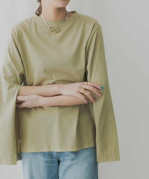 KBF+(ケービーエフプラス)の「KBF+ 袖スリットプルオーバー(Tシャツ/カットソー・レディース・チャコールグレー/オフホワイト/ライトカーキ・ONE)」の1枚目の写真