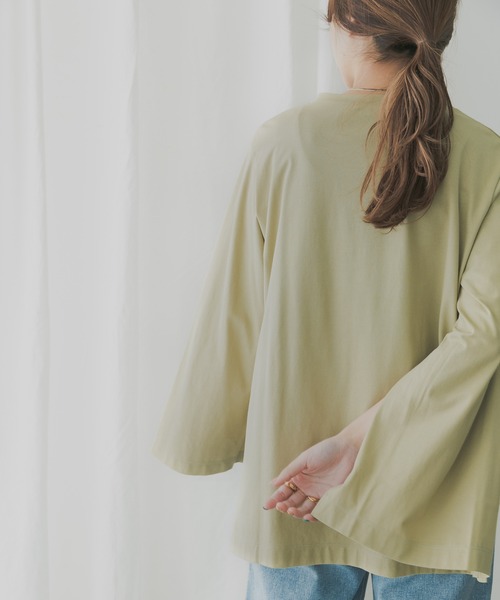 KBF+(ケービーエフプラス)の「KBF+ 袖スリットプルオーバー(Tシャツ/カットソー・レディース・チャコールグレー/オフホワイト/ライトカーキ・ONE)」の13枚目の写真