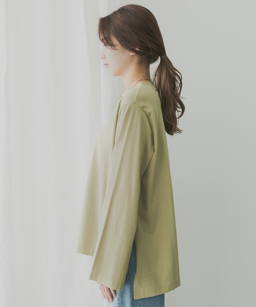 KBF+(ケービーエフプラス)の「KBF+ 袖スリットプルオーバー(Tシャツ/カットソー・レディース・チャコールグレー/オフホワイト/ライトカーキ・ONE)」の6枚目の写真