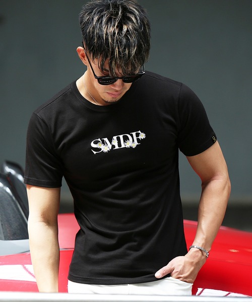 SOMEDIFF(サムディフ)の「【SOMEDIFF】フラワー刺繍ロゴTシャツ 半袖Tシャツ(Tシャツ/カットソー・メンズ・ブラック/ホワイト・L/XXL/M/XL)」の6枚目の写真