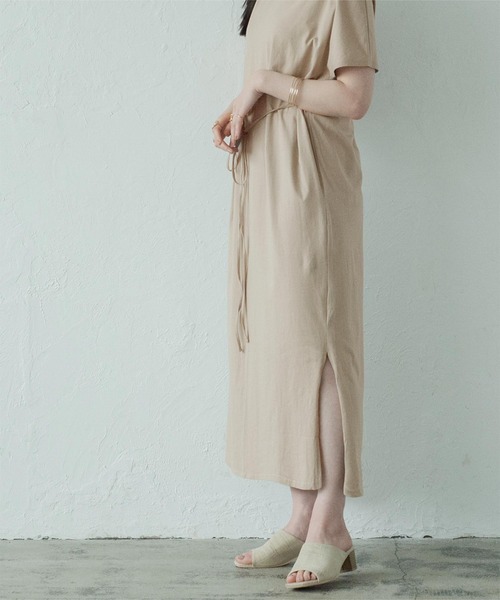 miette(ミエット)の「フレンチスリーブサイドスリットワンピース(ワンピース・レディース・ブラック/サンドベージュ/ブルーグリーン・F)」の8枚目の写真