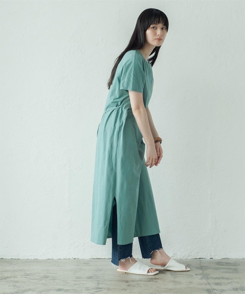 miette(ミエット)の「フレンチスリーブサイドスリットワンピース(ワンピース・レディース・ブラック/サンドベージュ/ブルーグリーン・F)」の4枚目の写真