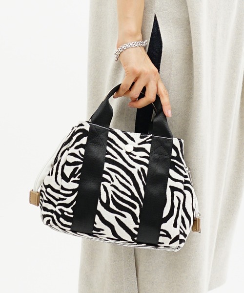 SAC（サック）の「口枠型ポリエステル素材プリントハンドバッグ  Happy&Sac（ハンドバッグ・レディース・ホワイト系その他/ネイビー/ワイン/レオパード・FREE）」の2枚目の写真