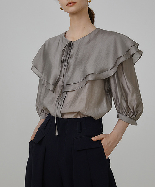 UNSPOKEN(アンスポクン)の「【UNSPOKEN】Double flare collar blouse UQ21S058(シャツ/ブラウス・レディース・ライトグレー・S/M)」の1枚目の写真