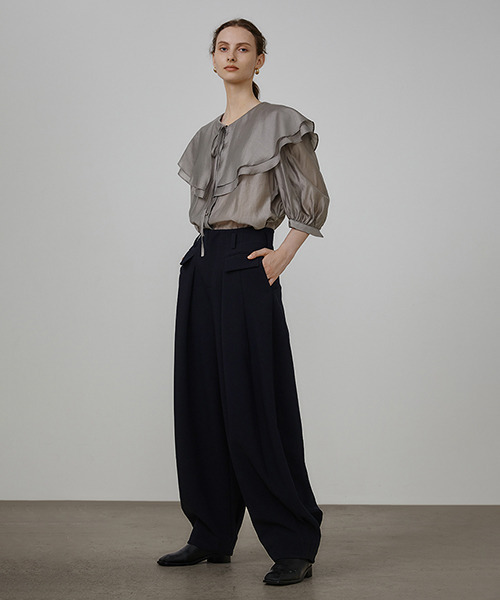 UNSPOKEN(アンスポクン)の「【UNSPOKEN】Double flare collar blouse UQ21S058(シャツ/ブラウス・レディース・ライトグレー・S/M)」の2枚目の写真
