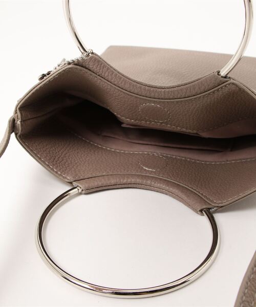 RiNc (リンク)の「【 Pisoraro / ピソラロ 】 ビッグリング フラット ポシェット(ショルダーバッグ・レディース・ブラック/シルバー/グレイッシュベージュ/パイソン・FREE)」の7枚目の写真