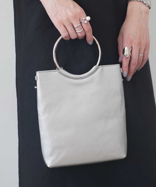 RiNc (リンク)の「【 Pisoraro / ピソラロ 】 ビッグリング フラット ポシェット(ショルダーバッグ・レディース・ブラック/シルバー/グレイッシュベージュ/パイソン・FREE)」の3枚目の写真