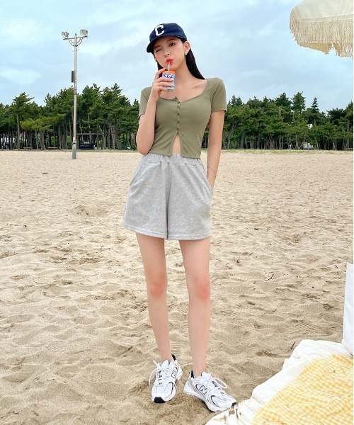 chuu（チュー）の「CHUU トレーニングショートパンツ（スウェットパンツ・レディース・ホワイト/グレー/ブラウン/カーキ/ブルー/パープル・FREE）」の3枚目の写真