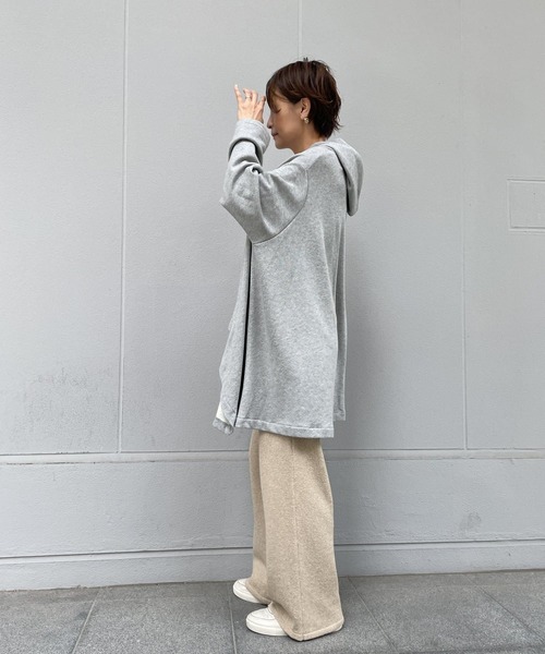 BEARDSLEY（ビアズリー）の「お袖もゆったり　インナーに重ね着もしやすいポンチョパーカー（パーカー・レディース・グレー/カーキ・FREE）」の8枚目の写真