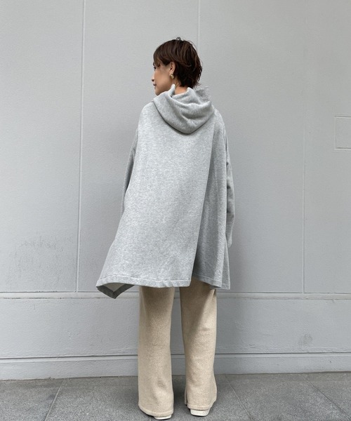 BEARDSLEY（ビアズリー）の「お袖もゆったり　インナーに重ね着もしやすいポンチョパーカー（パーカー・レディース・グレー/カーキ・FREE）」の7枚目の写真