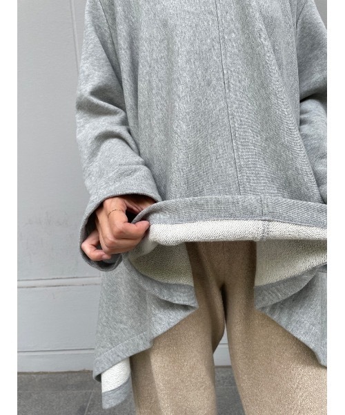 BEARDSLEY（ビアズリー）の「お袖もゆったり　インナーに重ね着もしやすいポンチョパーカー（パーカー・レディース・グレー/カーキ・FREE）」の10枚目の写真
