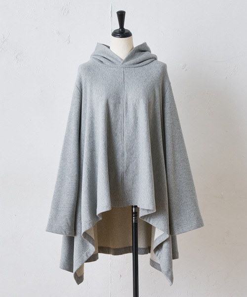 BEARDSLEY（ビアズリー）の「お袖もゆったり　インナーに重ね着もしやすいポンチョパーカー（パーカー・レディース・グレー/カーキ・FREE）」の22枚目の写真