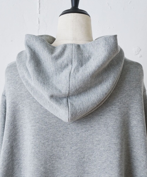 BEARDSLEY（ビアズリー）の「お袖もゆったり　インナーに重ね着もしやすいポンチョパーカー（パーカー・レディース・グレー/カーキ・FREE）」の14枚目の写真