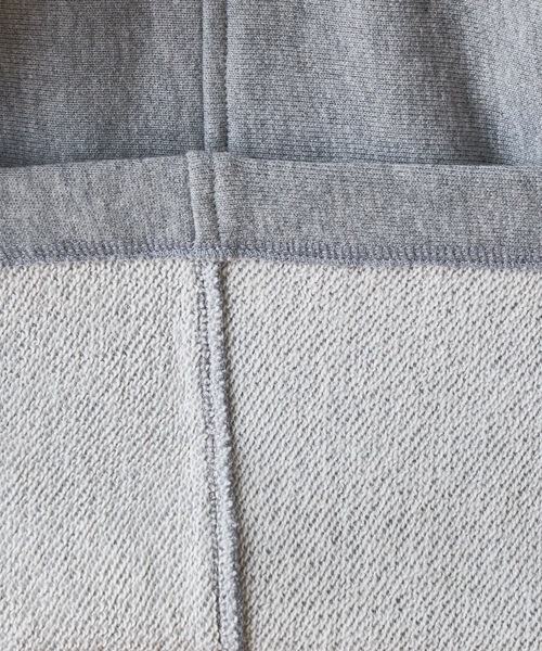 BEARDSLEY（ビアズリー）の「お袖もゆったり　インナーに重ね着もしやすいポンチョパーカー（パーカー・レディース・グレー/カーキ・FREE）」の15枚目の写真