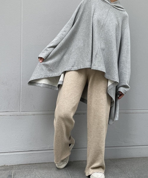 BEARDSLEY（ビアズリー）の「お袖もゆったり　インナーに重ね着もしやすいポンチョパーカー（パーカー・レディース・グレー/カーキ・FREE）」の11枚目の写真