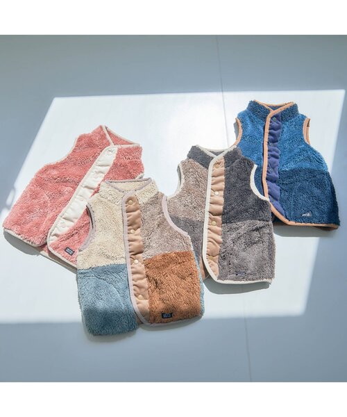 BREEZE（ブリーズ）の「WEB限定　ファーフリースベスト（ベスト・キッズ・レインボー/チャコール/アイボリー/ピンク/ブルー・150/120/130/100/90/140/110）」の6枚目の写真
