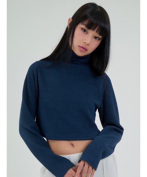 ACOVER(オコボ)の「A'GEM/9 × .kom『ACOVER/オコボ』CROPFIT TURTLE NECK LONG SLEEVE KNIT/クロップド丈 タートルネックニットセーター(ニット/セーター・レディース・アイボリー/チャコールグレー/ブラック/ネイビー・FREE)」の4枚目の写真