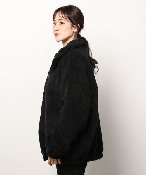 COMMON WARE(コモンウェアー)の「COMMONWARE:ビッグサイズスタンド ボアフリース ブルゾン(ミリタリージャケット・レディース・ブラック×ホワイト/ブラック×ブラック/ベージュ×ブラック・L/M/XL)」の11枚目の写真