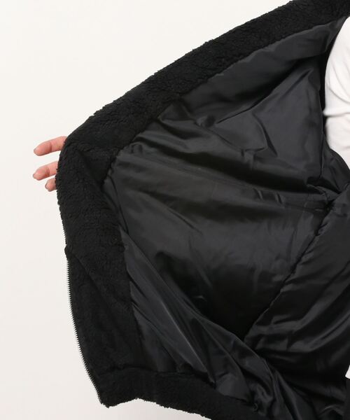 COMMON WARE(コモンウェアー)の「COMMONWARE:ビッグサイズスタンド ボアフリース ブルゾン(ミリタリージャケット・レディース・ブラック×ホワイト/ブラック×ブラック/ベージュ×ブラック・L/M/XL)」の13枚目の写真