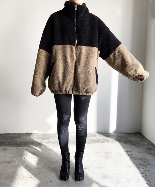 COMMON WARE(コモンウェアー)の「COMMONWARE:ビッグサイズスタンド ボアフリース ブルゾン(ミリタリージャケット・レディース・ブラック×ホワイト/ブラック×ブラック/ベージュ×ブラック・L/M/XL)」の6枚目の写真