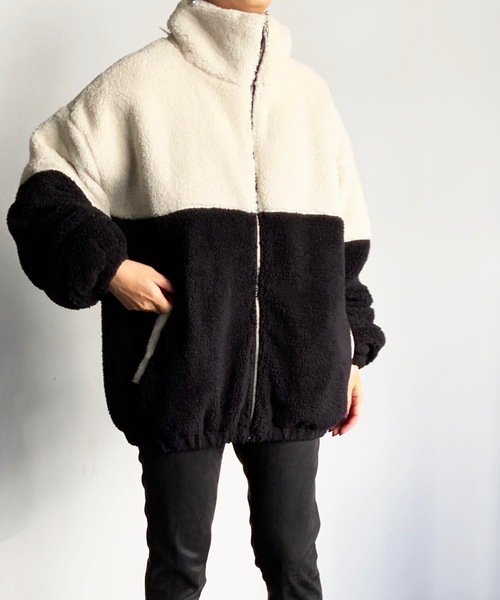 COMMON WARE(コモンウェアー)の「COMMONWARE:ビッグサイズスタンド ボアフリース ブルゾン(ミリタリージャケット・レディース・ブラック×ホワイト/ブラック×ブラック/ベージュ×ブラック・L/M/XL)」の4枚目の写真