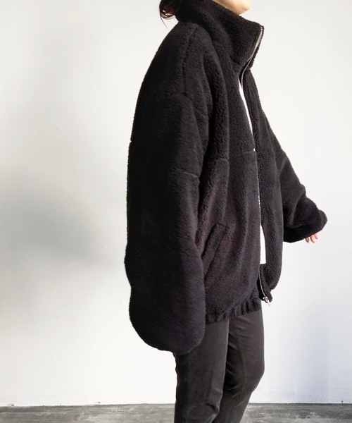 COMMON WARE(コモンウェアー)の「COMMONWARE:ビッグサイズスタンド ボアフリース ブルゾン(ミリタリージャケット・レディース・ブラック×ホワイト/ブラック×ブラック/ベージュ×ブラック・L/M/XL)」の5枚目の写真