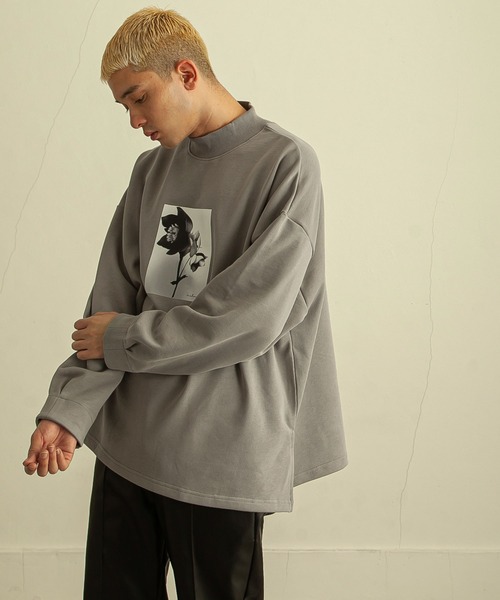 NILWAY（ニルウェイ）の「モードグラフィックオーバーサイズハイネックスウェット（スウェット・メンズ・ライトグレー系/ライトグレー系1/グレー系/グレー系1/ブルー系/ブルー系1・MEDIUM/LARGE）」の3枚目の写真