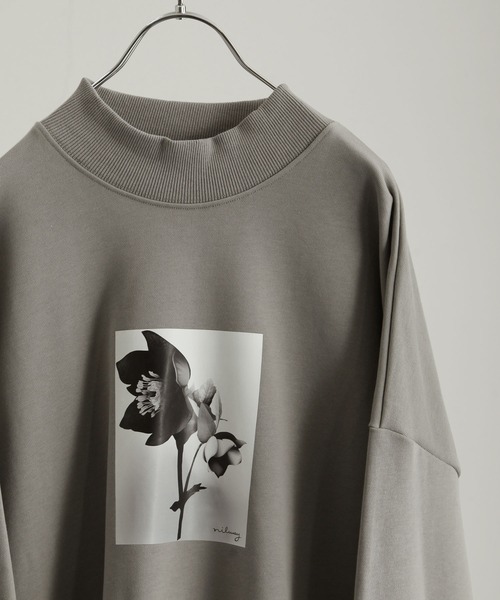 NILWAY（ニルウェイ）の「モードグラフィックオーバーサイズハイネックスウェット（スウェット・メンズ・ライトグレー系/ライトグレー系1/グレー系/グレー系1/ブルー系/ブルー系1・MEDIUM/LARGE）」の21枚目の写真