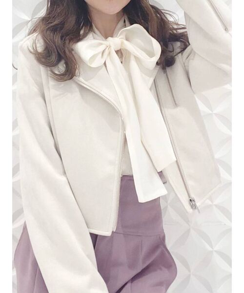 MERCURYDUO（マーキュリーデュオ）の「コンパクトフェイクスエードライダースジャケット（テーラードジャケット・レディース・アイボリー/ライトグレー・FREE）」の4枚目の写真