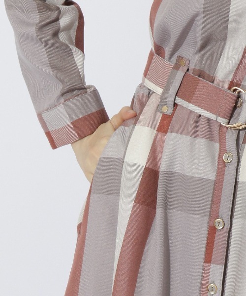 REDYAZEL(レディアゼル)の「レトロチェックワンピース(ワンピース・レディース・ベージュ/ネイビー/グリーン・SMALL/MEDIUM)」の9枚目の写真