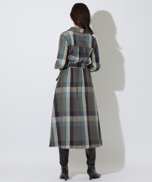 REDYAZEL(レディアゼル)の「レトロチェックワンピース(ワンピース・レディース・ベージュ/ネイビー/グリーン・SMALL/MEDIUM)」の15枚目の写真