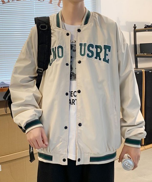 NEW GENTLEMAN（ニュージェントルマン）の「カレッジロゴ ビッグシルエット スタジャン（スタジャン・メンズ・ブラック/アイボリー・M/L）」の2枚目の写真