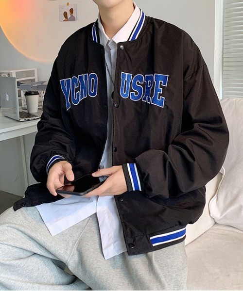 NEW GENTLEMAN（ニュージェントルマン）の「カレッジロゴ ビッグシルエット スタジャン（スタジャン・メンズ・ブラック/アイボリー・M/L）」の5枚目の写真