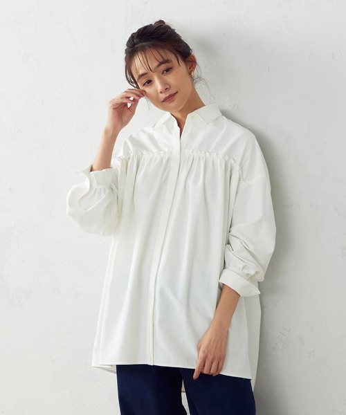 COMME CA ISM(コムサイズム)の「フリルシャツ(シャツ/ブラウス・レディース・ホワイト/ベージュ/サックスブルー・MEDIUM/LARGE)」の2枚目の写真