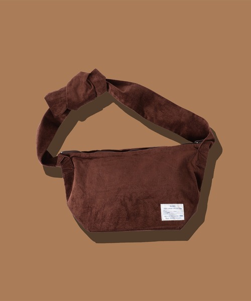 YUYA × BeAMS DOT（ユウヤバイビームスドット）の「YUYA × BeAMS DOT / タスキ ショルダーバッグ（ショルダーバッグ・メンズ・ナチュラル/チャコールグレー/ベージュ/ダークブラウン・FREE）」の19枚目の写真