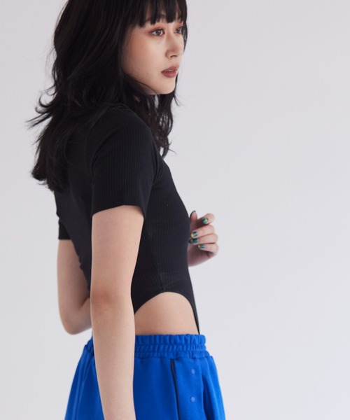 FIG&VIPER（フィグアンドバイパー）の「ハーフZIP半袖ハイレグボディスーツ（その他トップス・レディース・ホワイト/ブラック/ライトパープル・FREE）」の14枚目の写真