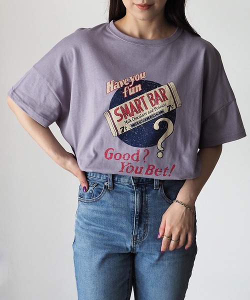 Riberry(リベリー)の「SMART BAR コットンプリントTシャツ/前後差ビッグTシャツ(Tシャツ/カットソー・レディース・スミクロ/ラベンダー/オフホワイト/グリーン/ブルー・FREE)」の5枚目の写真