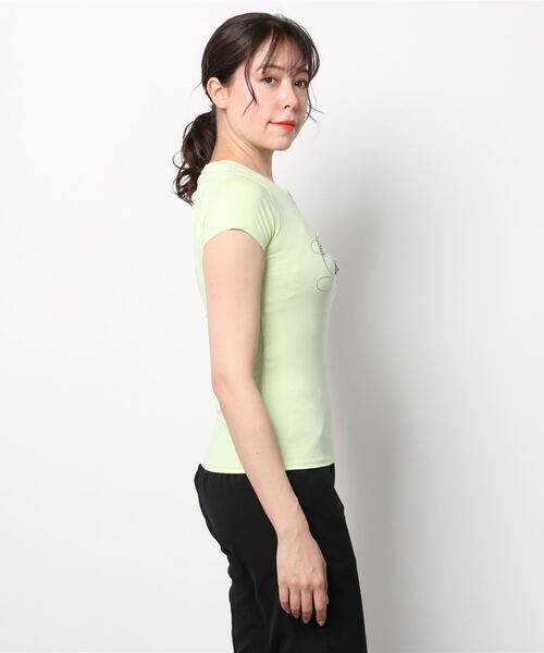 Guess（ゲス）の「Glitzy Logo Tee（Tシャツ/カットソー・レディース・ホワイト/グリーン/ライトピンク/イエロー・SMALL/MEDIUM/X-SMALL）」の16枚目の写真