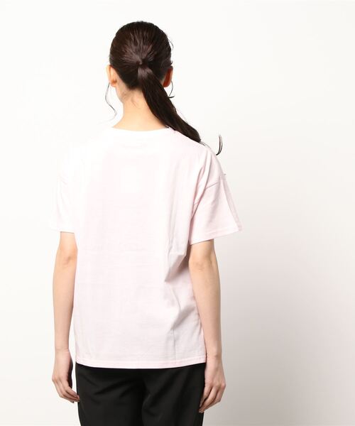 natural couture（ナチュラルクチュール）の「1着は持っていたい旬アイテム ちょいゆる刺繍ロゴＴ（Tシャツ/カットソー・レディース・グレー/オフホワイト/サックスブルー/ブラック/ピンク・FREE）」の7枚目の写真