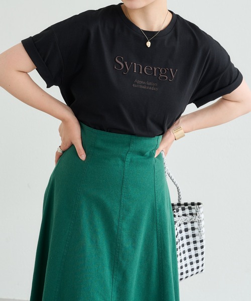 natural couture（ナチュラルクチュール）の「1着は持っていたい旬アイテム ちょいゆる刺繍ロゴＴ（Tシャツ/カットソー・レディース・グレー/オフホワイト/サックスブルー/ブラック/ピンク・FREE）」の2枚目の写真