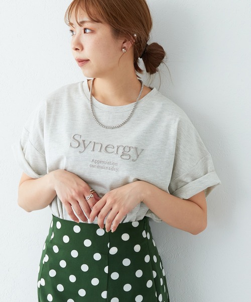 natural couture（ナチュラルクチュール）の「1着は持っていたい旬アイテム ちょいゆる刺繍ロゴＴ（Tシャツ/カットソー・レディース・グレー/オフホワイト/サックスブルー/ブラック/ピンク・FREE）」の22枚目の写真