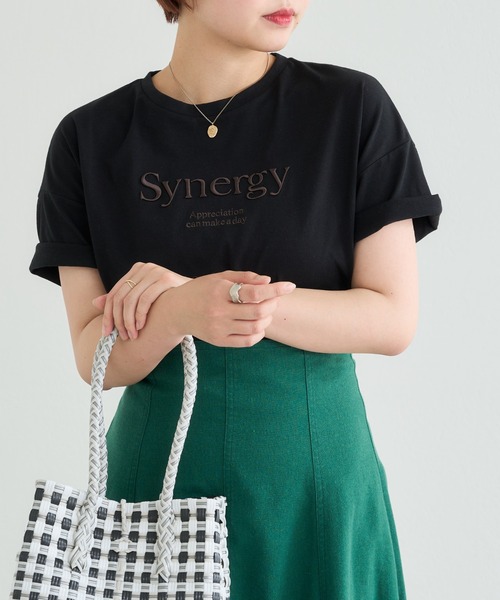 natural couture（ナチュラルクチュール）の「1着は持っていたい旬アイテム ちょいゆる刺繍ロゴＴ（Tシャツ/カットソー・レディース・グレー/オフホワイト/サックスブルー/ブラック/ピンク・FREE）」の18枚目の写真